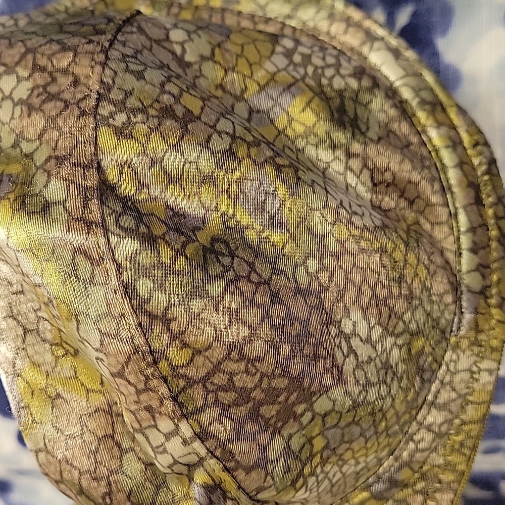 Victoria's Secret 36B Underwire Green Snakeskin Bra - Picture 2 of 6
